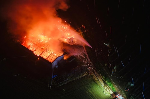 Brand eines Feldstadels - Großfeuer bei Hirnkirchen